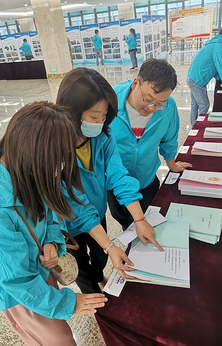 xiao 認(rèn)真學(xué)習(xí)、翻閱新《安全法》15.jpg